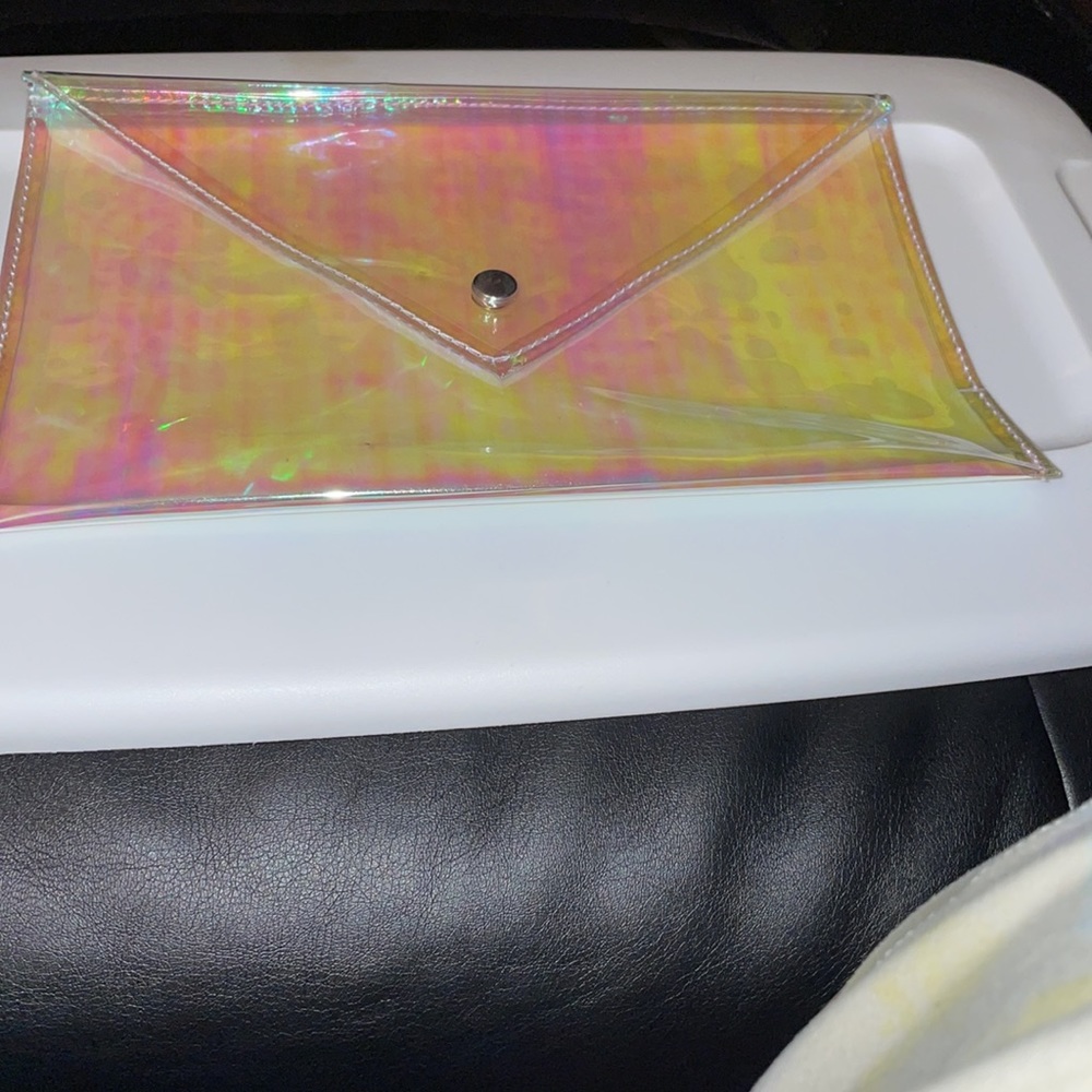🔥Sale🔥 .New Clear holographic/iridescent clutch..NWOT